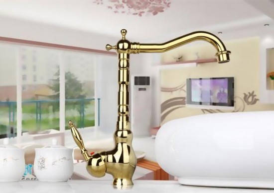 gepolijst gouden wastafelkraan voor uw badkamer