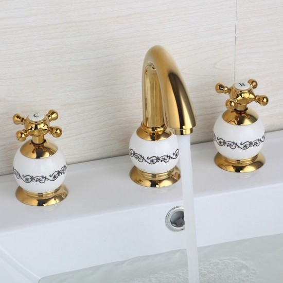 Goudkleurige badrand kraan