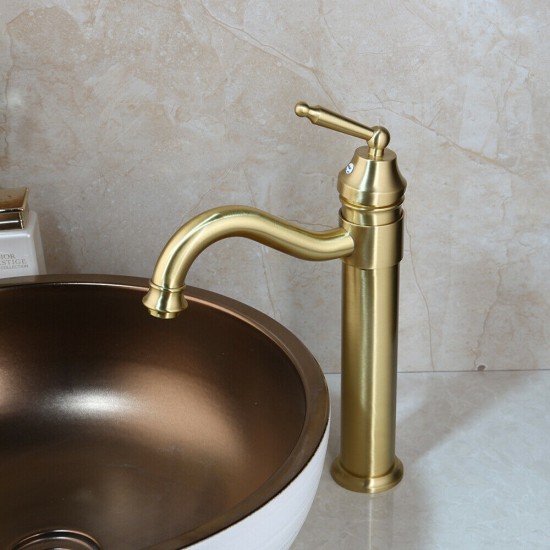 Gouden gebrostelde kraan