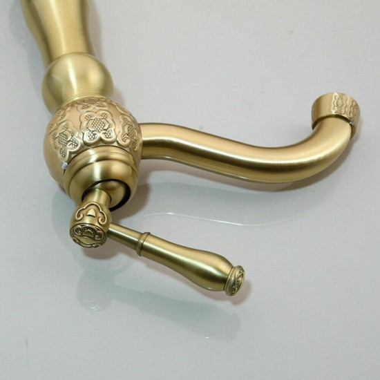 sierlijke geborstelde wastafelkraan