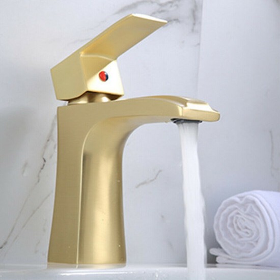 Mat gouden kraan badkamer