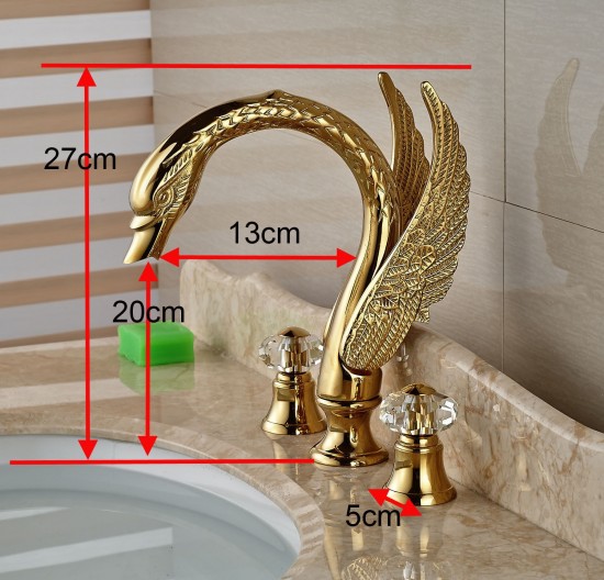 details gouden kraan in de vorm van een zwaan