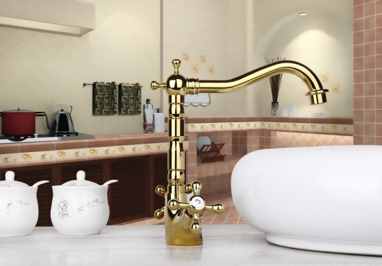 nostalgische goudkleurige wastafelkraan