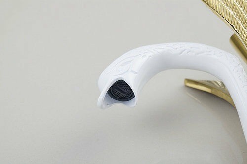 Uitloop wit zwaan mengkraan